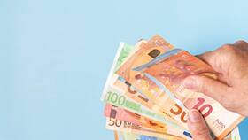 От чего зависит зарплата продавца